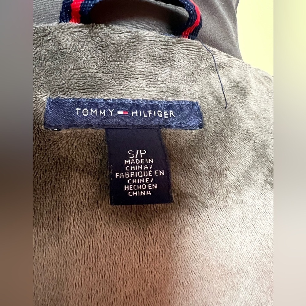 Tommy Hilfiger Olive-green Puffer Jacket. Size
Small. Excellent used condition! - Picture 14 of 17